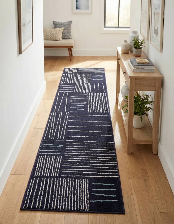 Detail image of 2' 7 x 10' Hanahan Runner Rug