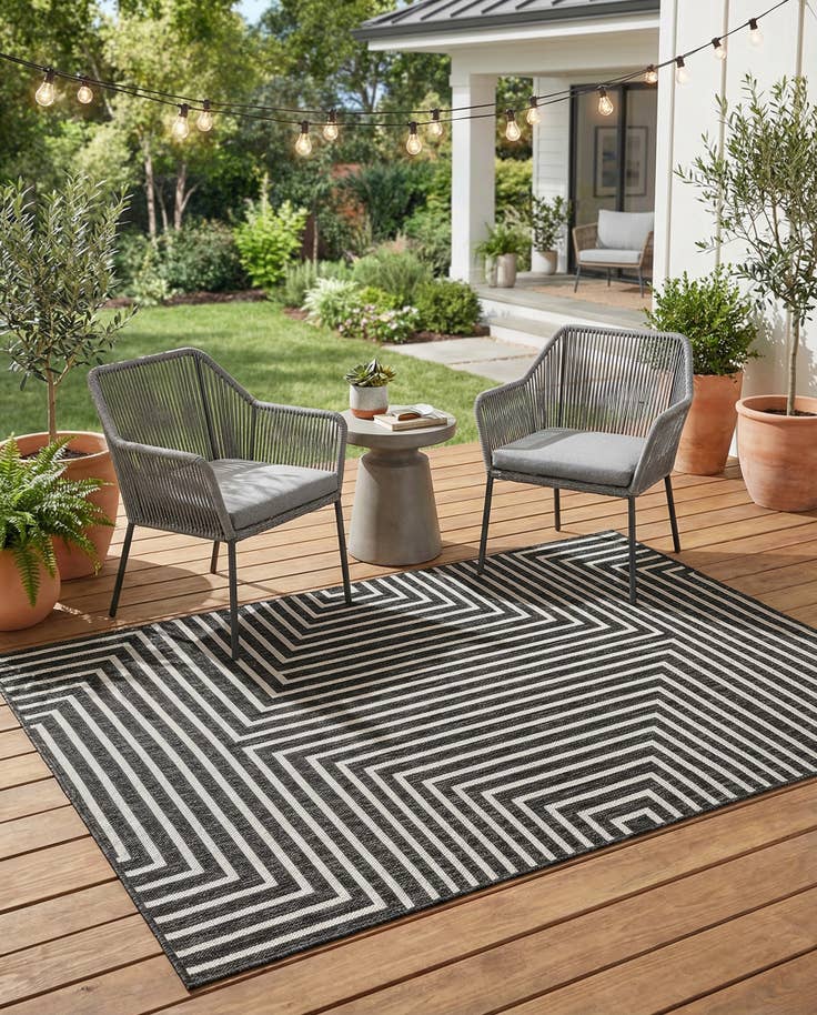 Detail image of 4' x 6' Easy-Clean Modern Indoor / Outdoor Rug