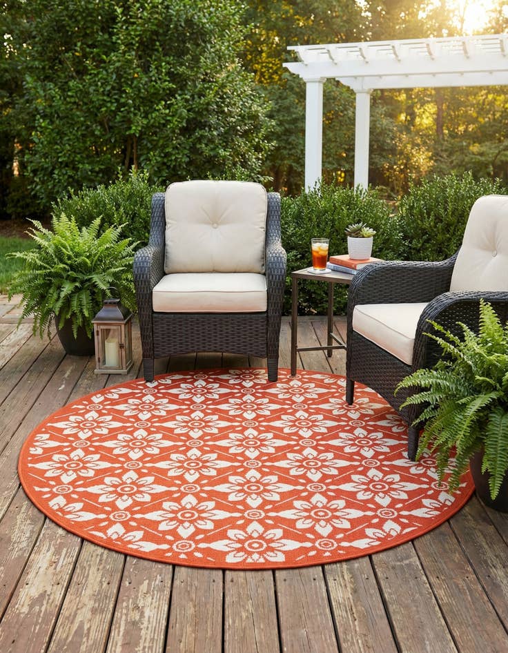 Detail image of 5' x 5' Easy-Clean Trellis Indoor / Outdoor Round Rug
