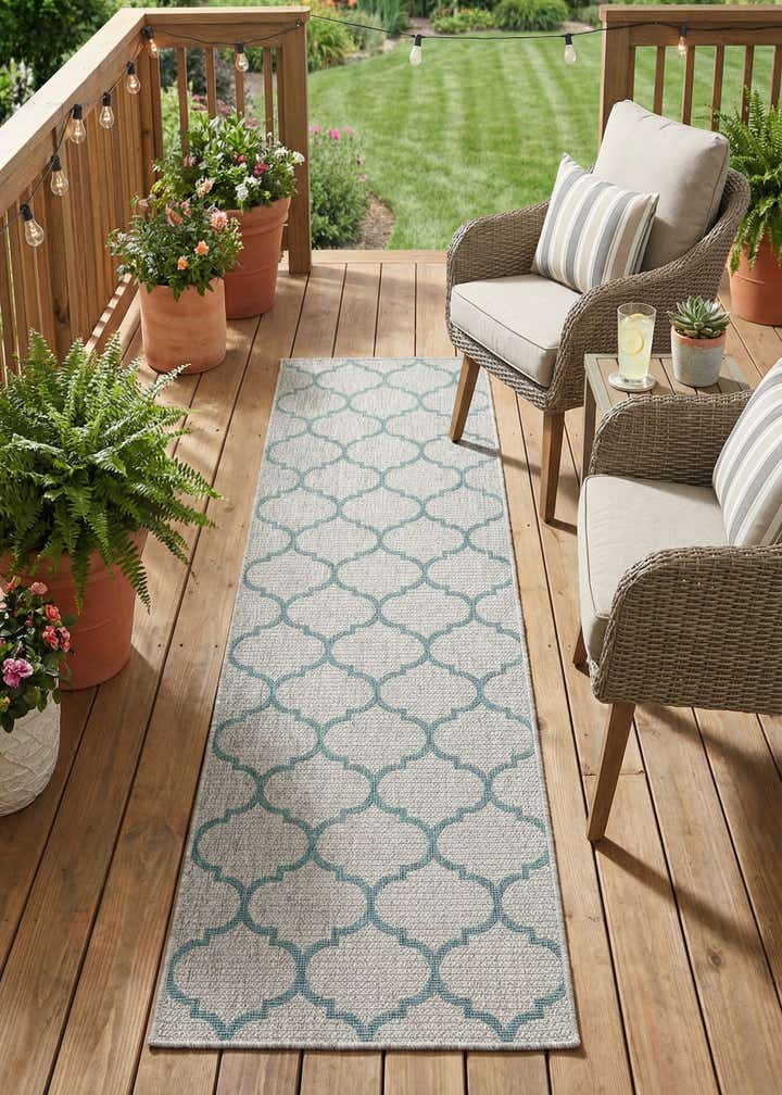 2' 7 x 10' Easy-Clean Trellis Indoor / Outdoor Runner Rug