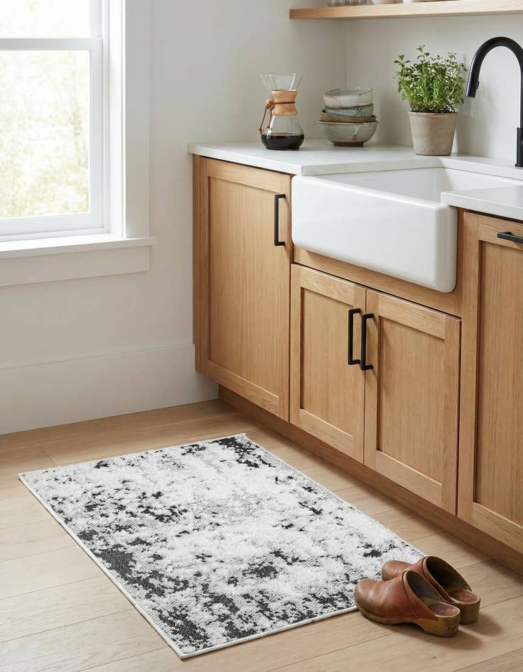 Detail image of 2' 3 x 3' Abbey Rug