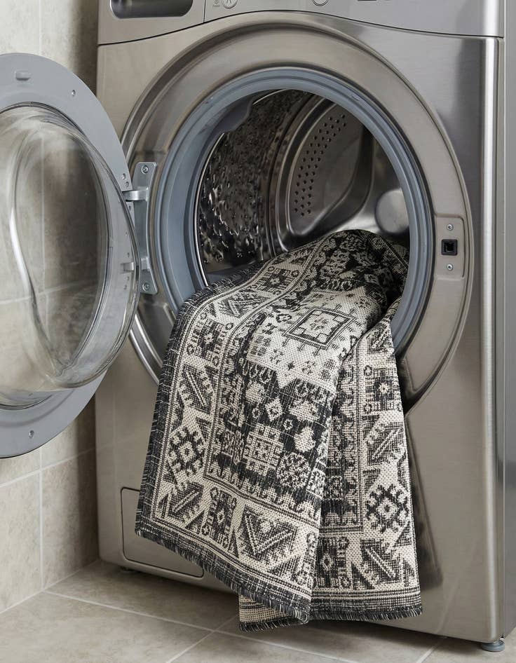 Detail image of 2' x 3'  Washable Aztec Indoor / Outdoor Rug