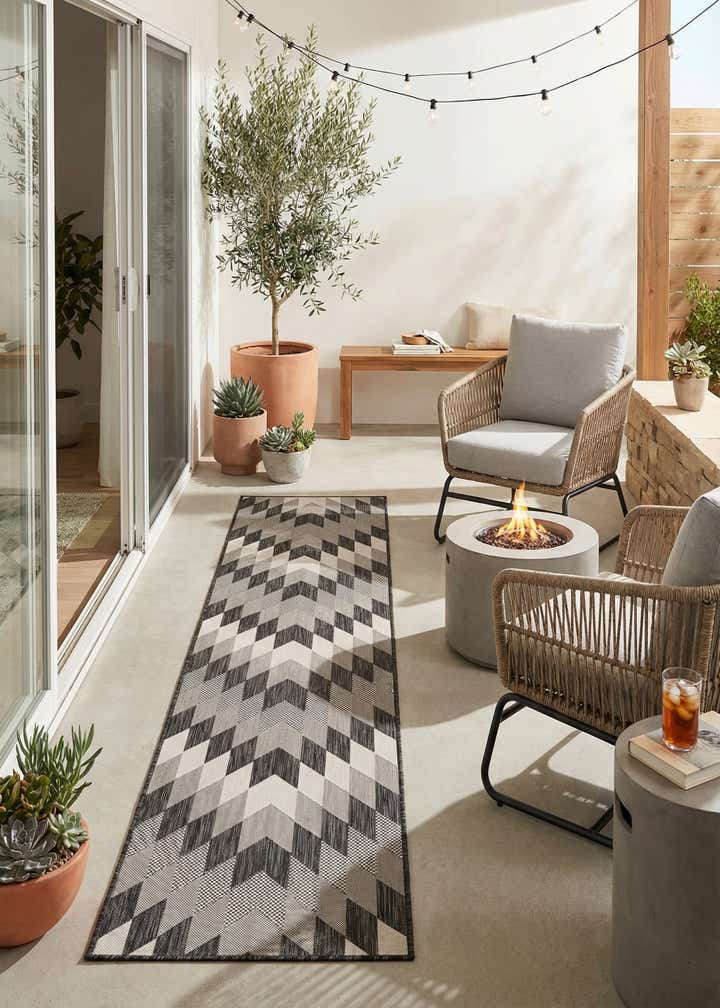 2' 7 x 12' Easy-Clean Modern Indoor / Outdoor Runner Rug