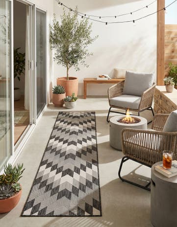2' 7 x 12' Easy-Clean Modern Indoor / Outdoor Runner Rug