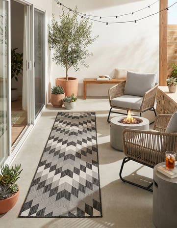 2' 7 x 12' Easy-Clean Modern Indoor / Outdoor Runner Rug