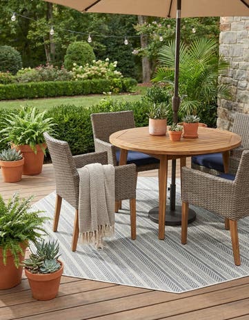 7' 10 x 7' 10 Easy-Clean Ribbon Indoor / Outdoor Octagon Rug