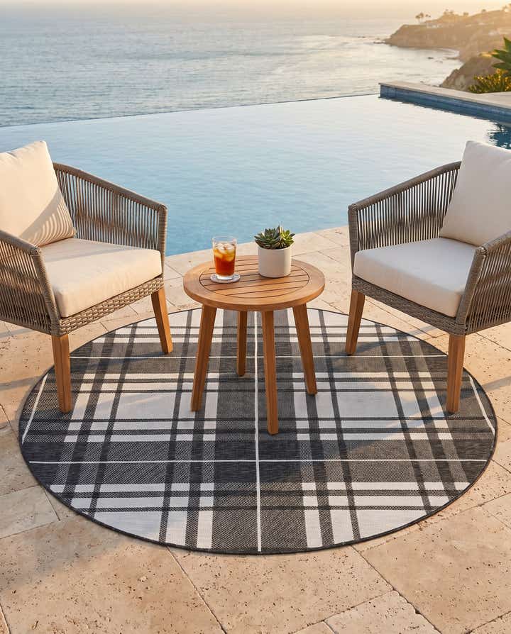 6' x 6' Easy-Clean Checkered Indoor / Outdoor Round Rug