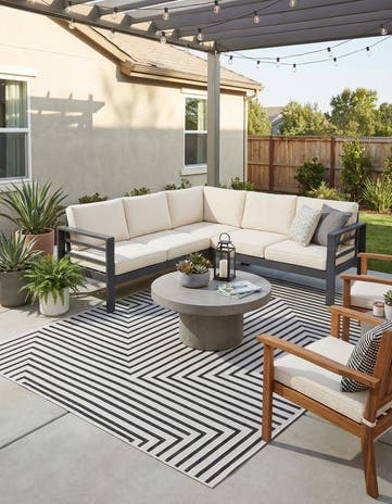 7' 10 x 10' Easy-Clean Modern Indoor / Outdoor Rug