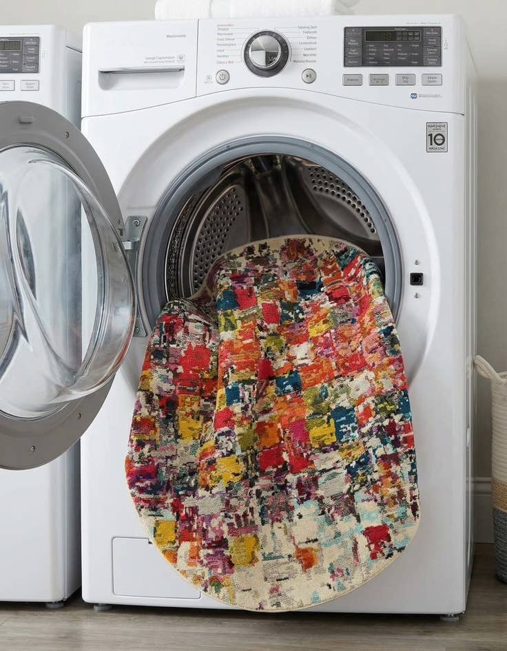 Detail image of 6' x 6'  Washable Casablanca Round Rug