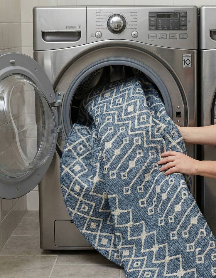 Detail image of 7' 10 x 7' 10  Washable Trellis Indoor / Outdoor Round Rug