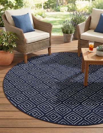7' 10 x 7' 10 Easy-Clean Sabrina Soto Indoor / Outdoor Round Rug