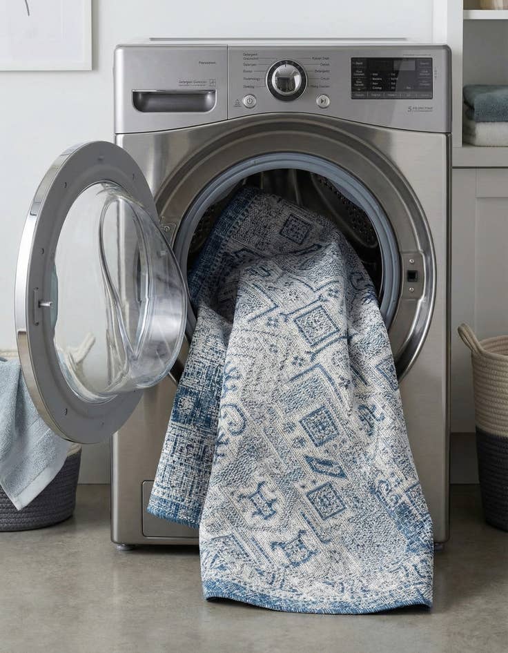 Detail image of 5' 3 x 5' 3  Washable Aztec Indoor / Outdoor Round Rug