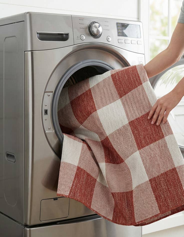 Detail image of 6' x 9'  Washable Checkered Indoor / Outdoor Rug