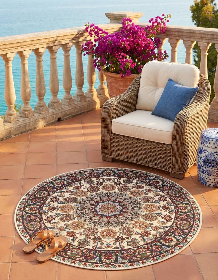Detail image of 3' 3 x 3' 3 Easy-Clean Traditional Indoor / Outdoor Round Rug