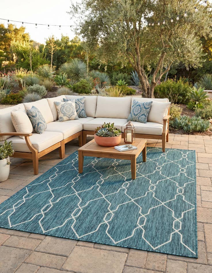 Detail image of 5' 3 x 8' Easy-Clean Trellis Indoor / Outdoor Rug