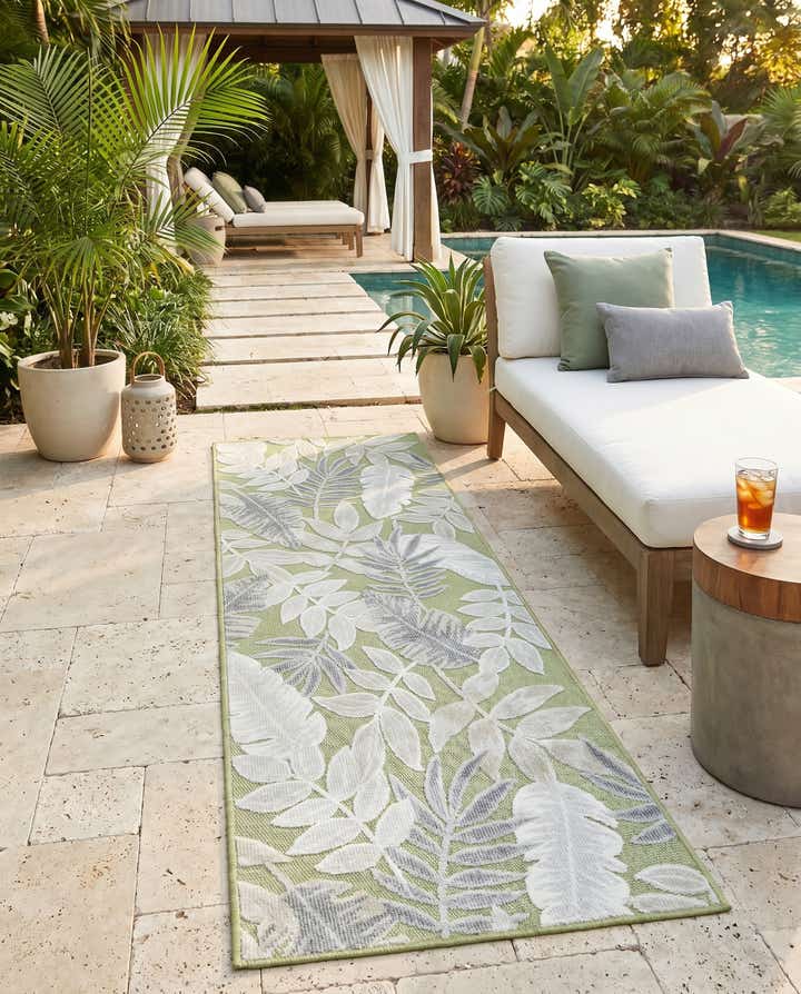 2' 2 x 6' Easy-Clean Botanical Indoor / Outdoor Runner Rug