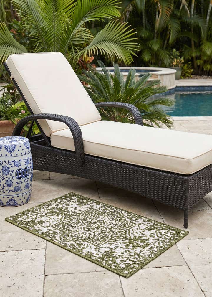 2' x 3' Easy-Clean Jill Zarin Dubai Indoor / Outdoor Rug