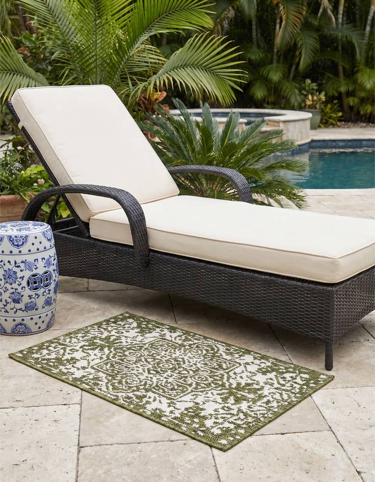 Detail image of 2' x 3' Easy-Clean Jill Zarin Dubai Indoor / Outdoor Rug