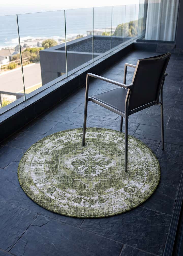 3' x 3' Easy-Clean Traditional Indoor / Outdoor Round Rug