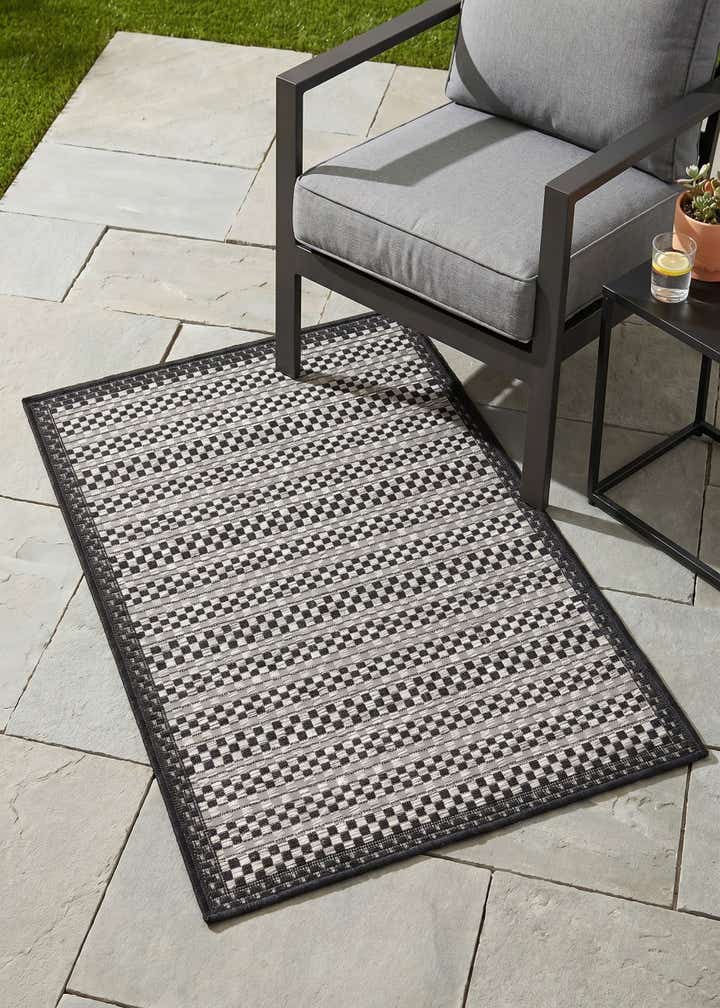 2' 2 x 3' Easy-Clean Border Indoor / Outdoor Rug