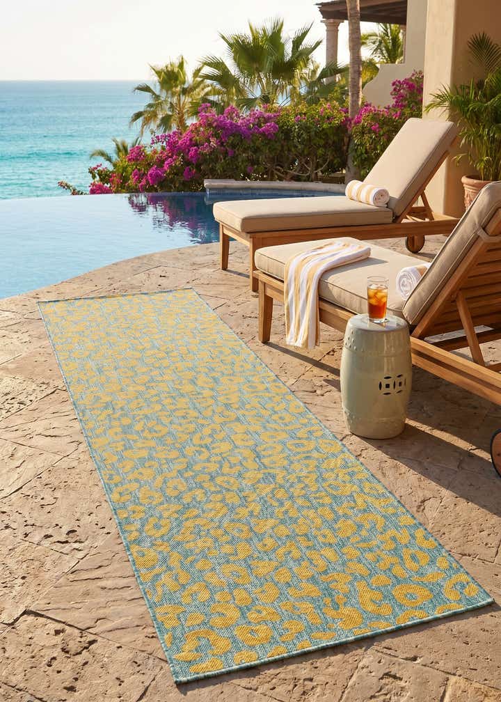 2' 7 x 10' Easy-Clean Safari Indoor / Outdoor Runner Rug