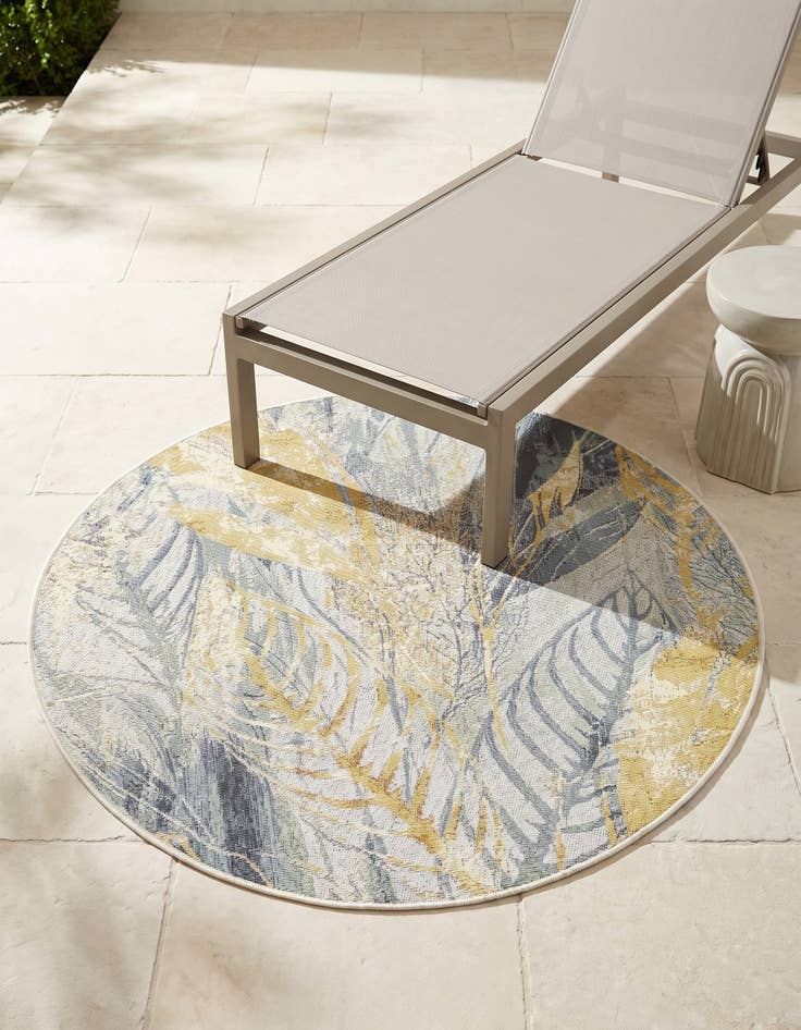 Detail image of 4' x 4' Easy-Clean Botanical Indoor / Outdoor Round Rug