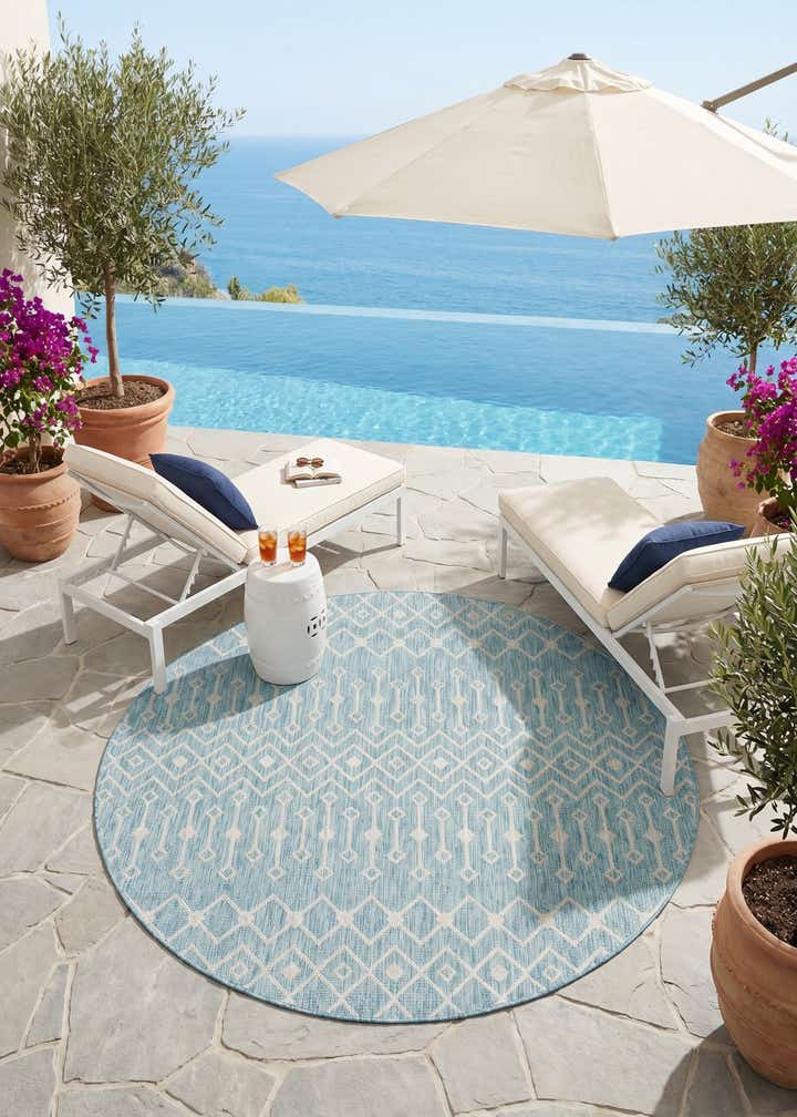 7' 10 x 7' 10 Easy-Clean Trellis Indoor / Outdoor Round Rug