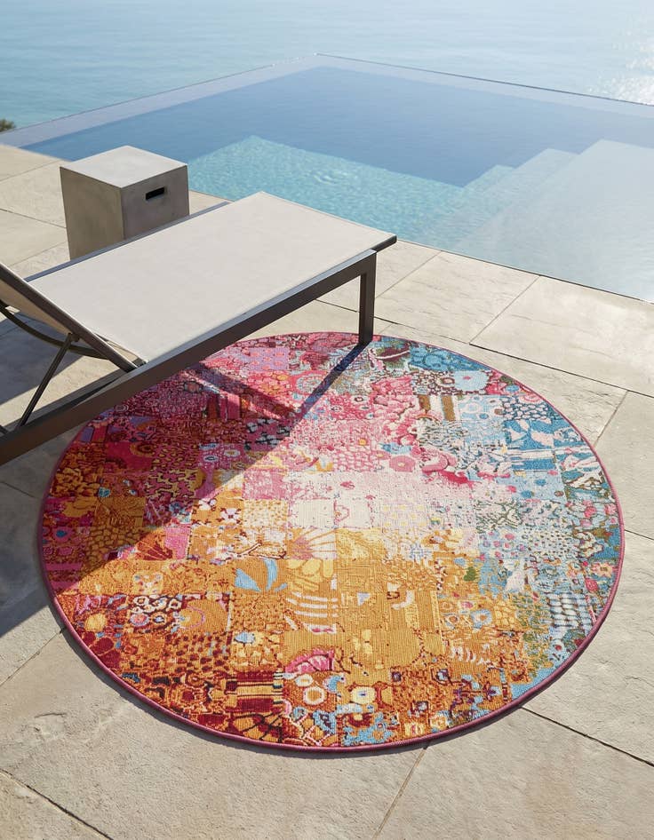 Detail image of 4' x 4' Easy-Clean Modern Indoor / Outdoor Round Rug