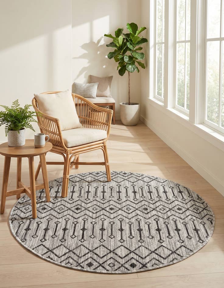 Detail image of 4' x 4' Easy-Clean Trellis Indoor / Outdoor Round Rug