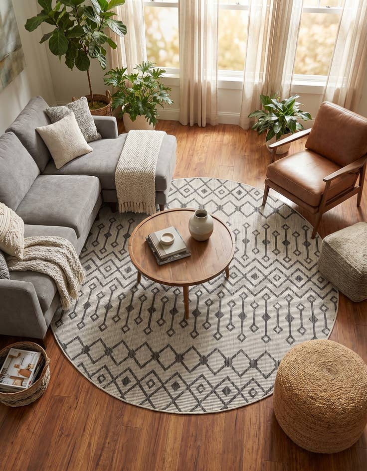 Detail image of 7' 10 x 7' 10 Easy-Clean Trellis Indoor / Outdoor Round Rug