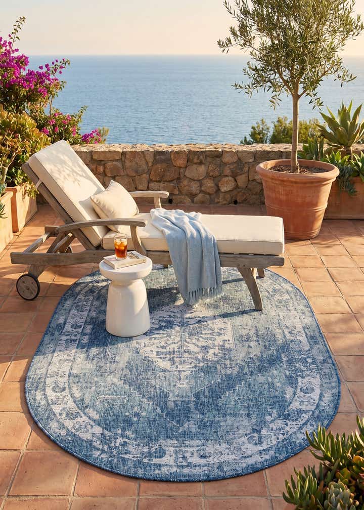 5' 3 x 8' Easy-Clean Traditional Indoor / Outdoor Oval Rug