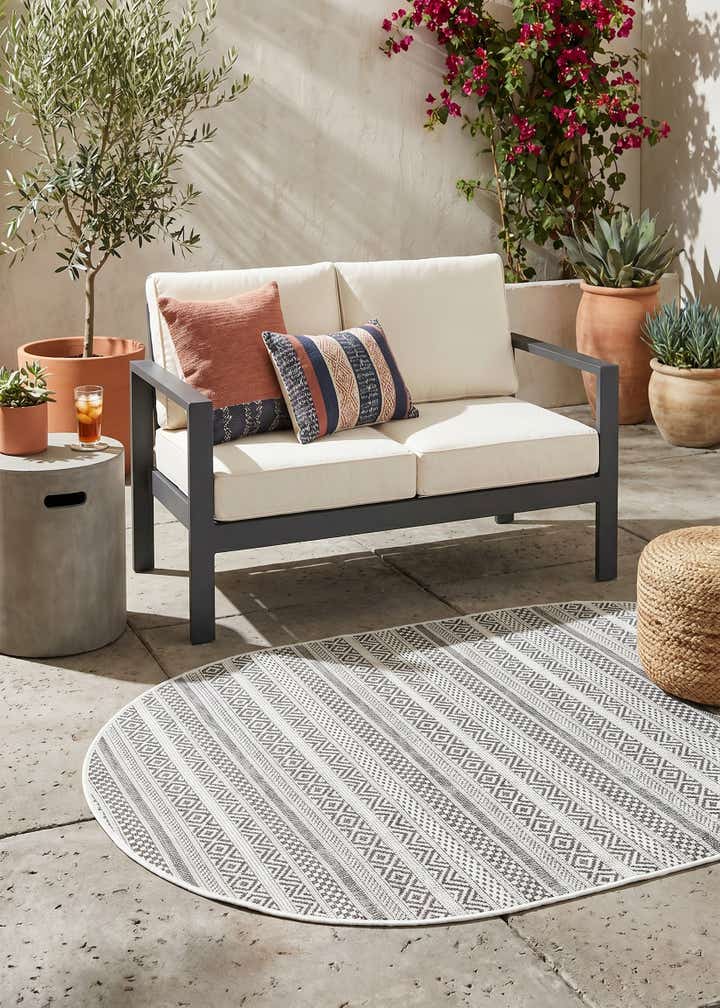 3' x 5' 3 Easy-Clean Striped Indoor / Outdoor Oval Rug