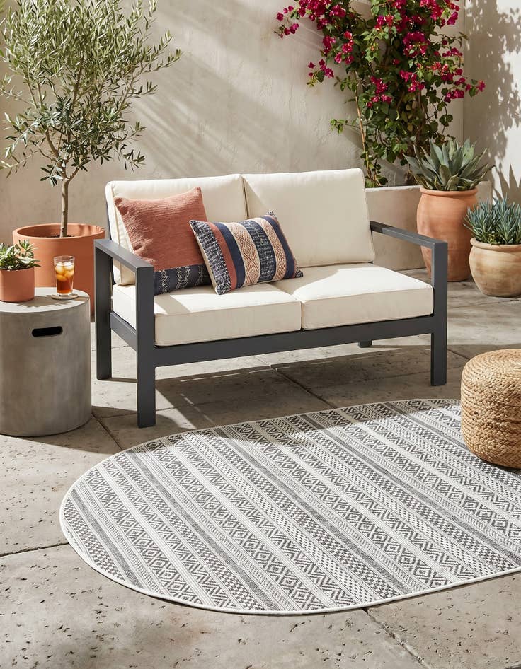 Detail image of 3' x 5' 3 Easy-Clean Striped Indoor / Outdoor Oval Rug