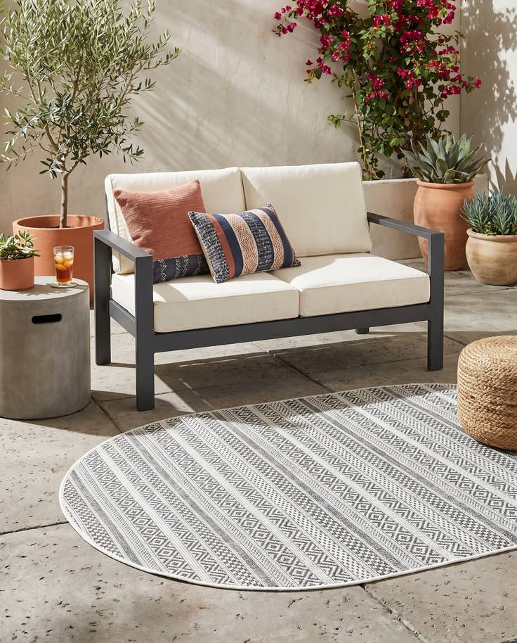 Detail image of 3' x 5' 3 Easy-Clean Striped Indoor / Outdoor Oval Rug