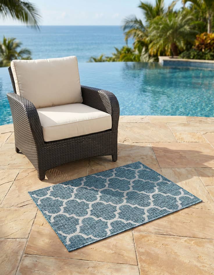 Detail image of 2' x 3' Easy-Clean Trellis Indoor / Outdoor Rug