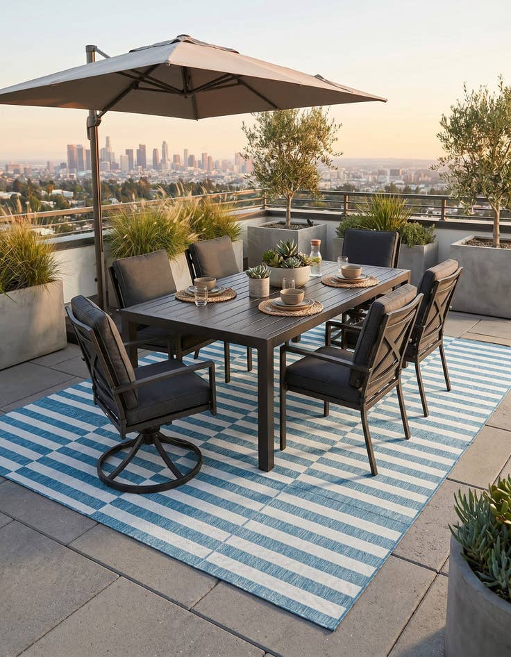 Detail image of 7' x 10' Easy-Clean Striped Indoor / Outdoor Rug