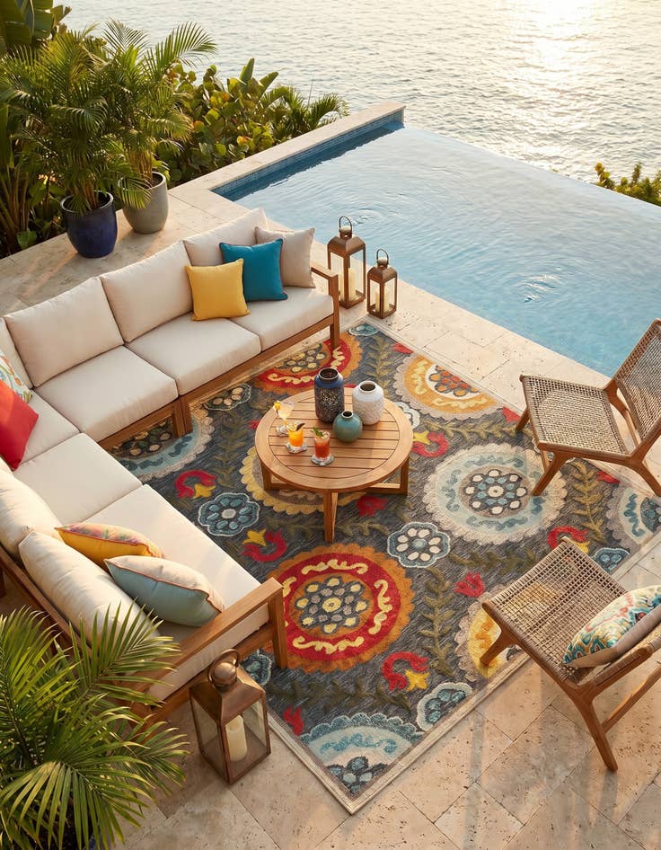 Detail image of 7' 10 x 7' 10 Easy-Clean Casablanca Indoor / Outdoor Square Rug
