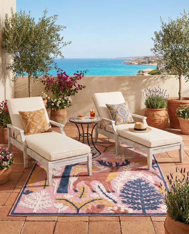 5' x 7' 7 Easy-Clean Indoor / Outdoor Rug