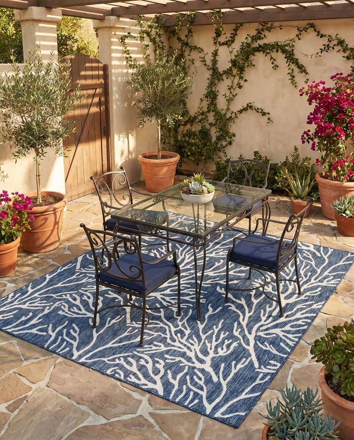 7' 10 x 7' 10 Easy-Clean Coastal Indoor / Outdoor Square Rug