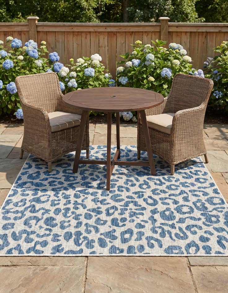 Detail image of 6' x 6' Easy-Clean Safari Indoor / Outdoor Square Rug