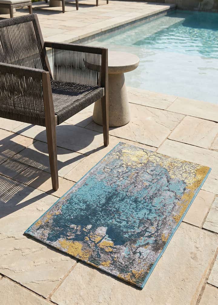 2' x 3' Easy-Clean Modern Indoor / Outdoor Rug
