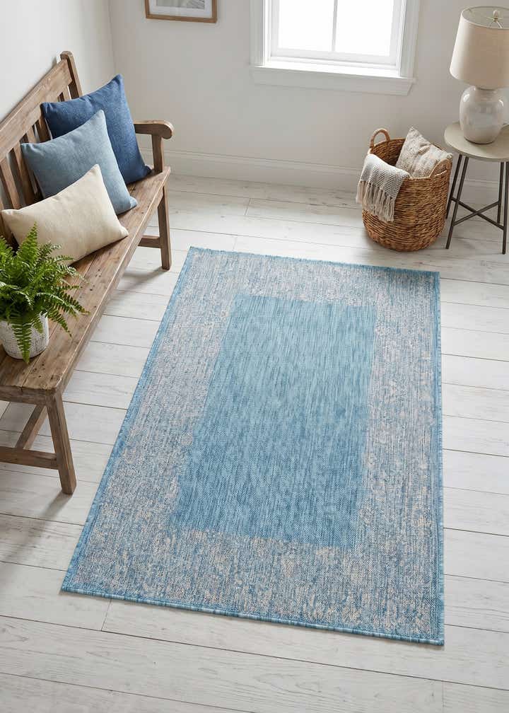 4' x 6' Easy-Clean Border Indoor / Outdoor Rug