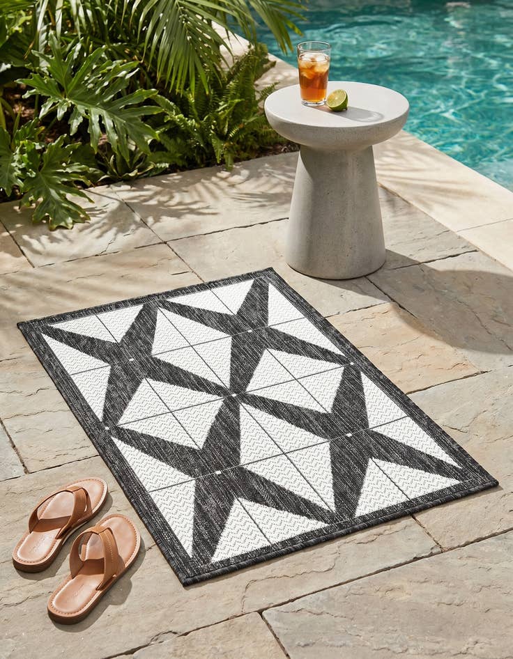 Detail image of 2' x 3' Easy-Clean Modern Indoor / Outdoor Rug