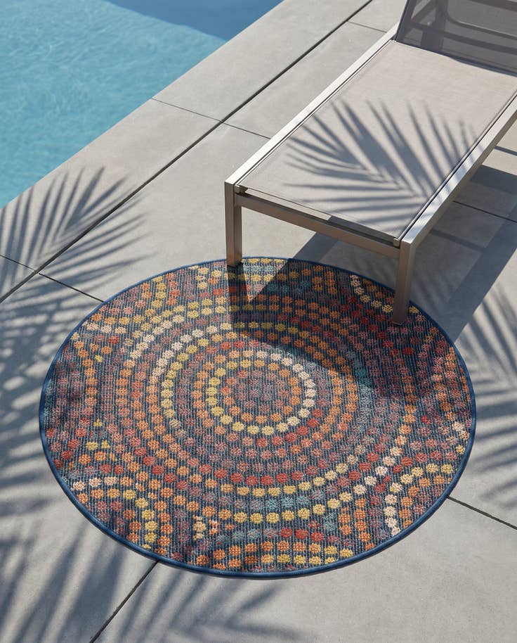 Detail image of 3' 3 x 3' 3 Easy-Clean Baja Indoor / Outdoor Round Rug