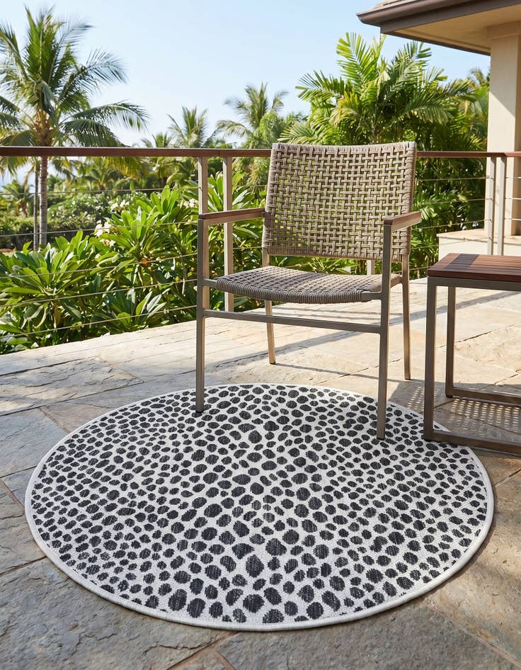 Detail image of 3' x 3' Easy-Clean Jill Zarin Cape Town Indoor / Outdoor Round Rug