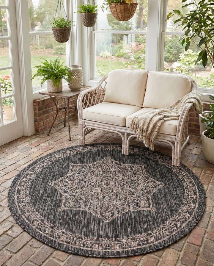 4' x 4' Easy-Clean Traditional Indoor / Outdoor Round Rug