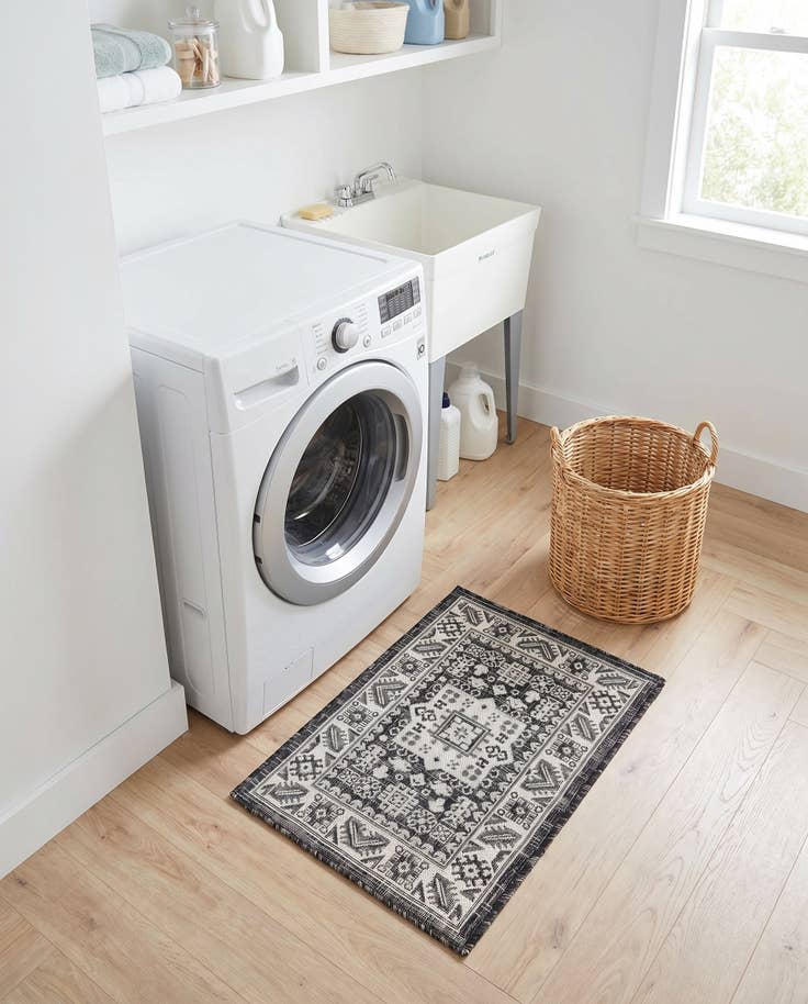 Detail image of 2' x 3' Easy-Clean Aztec Indoor / Outdoor Rug
