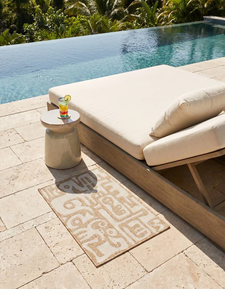 Detail image of 2' x 3' Easy-Clean Modern Indoor / Outdoor Rug