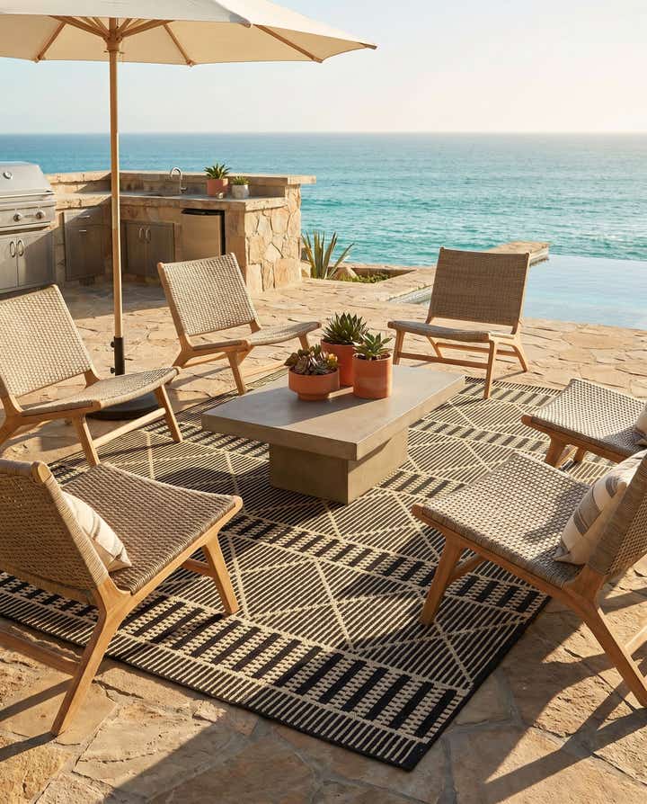 5' 3 x 8' Easy-Clean Trellis Indoor / Outdoor Rug