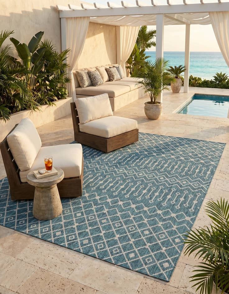 Detail image of 10' x 13' Easy-Clean Lattice Indoor / Outdoor Rug